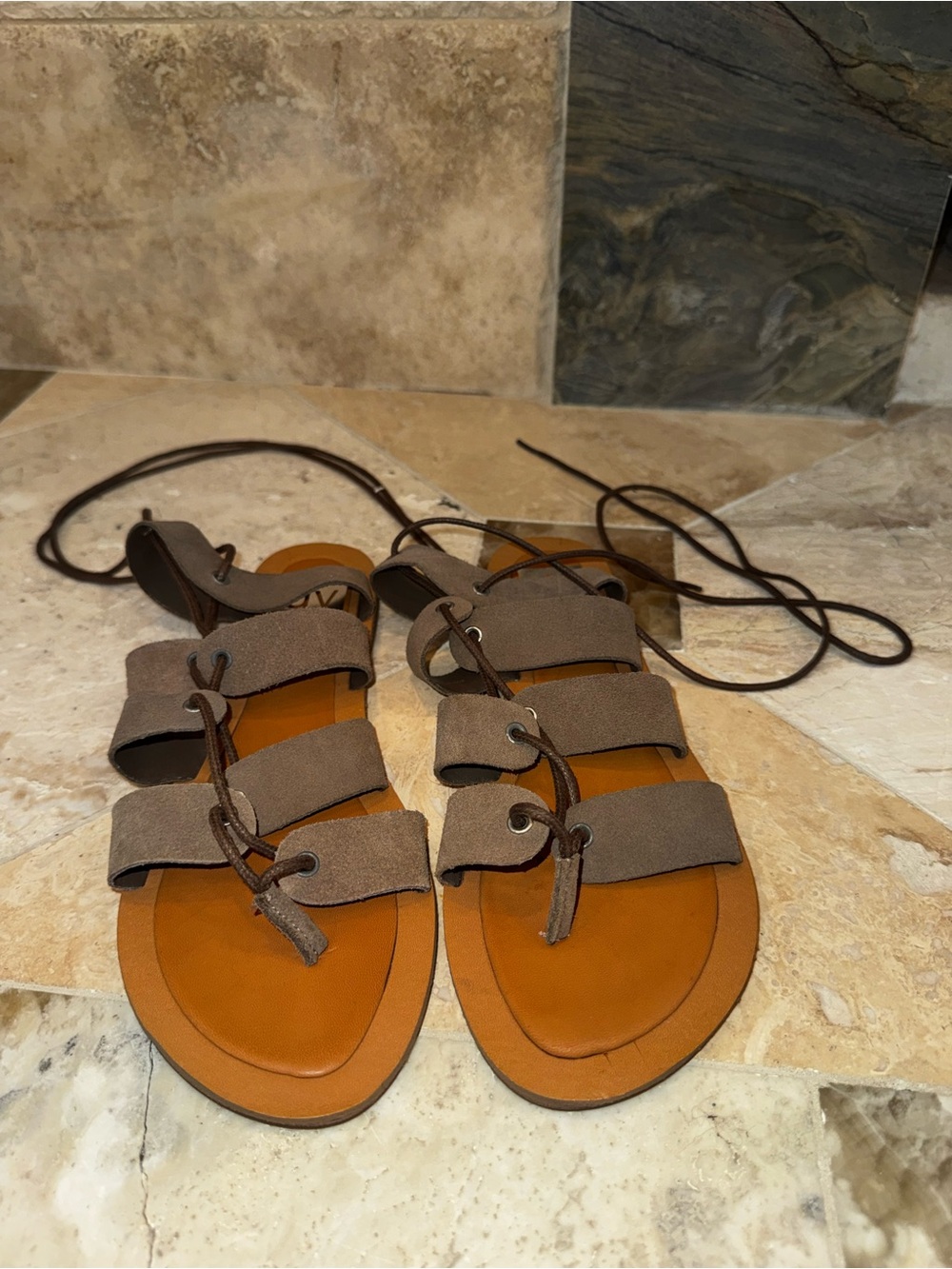 DV Dolce Vita Gladiator Sandals Women’s 9 Taupe Suede Lace Up Strappy Flats